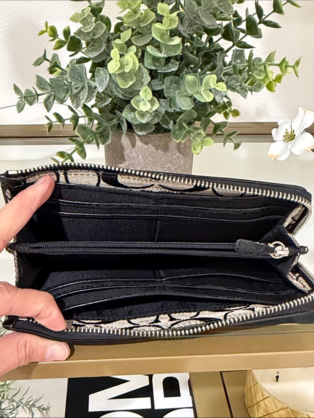 💫Flash Sale💫Coach Signature Zip Wallet in Black - Picture 3 of 10